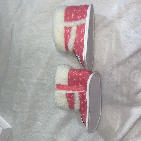 Holiday Disney Minnie Mouse Baby Booties - Picture 3 of 5